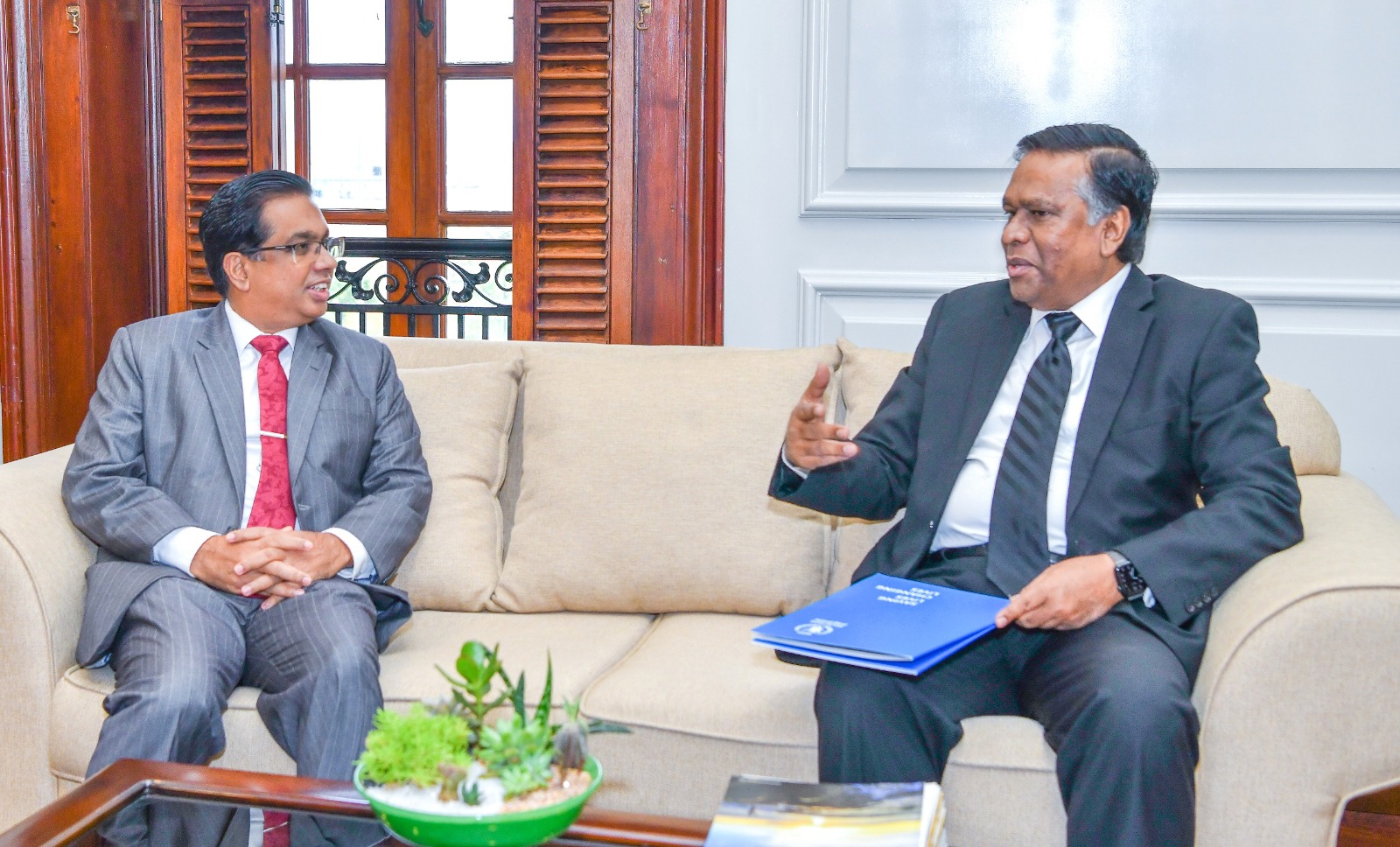 World Food Programme officials and Sri Lankan President's Secretary during a meeting at the Presidential Secretariat.